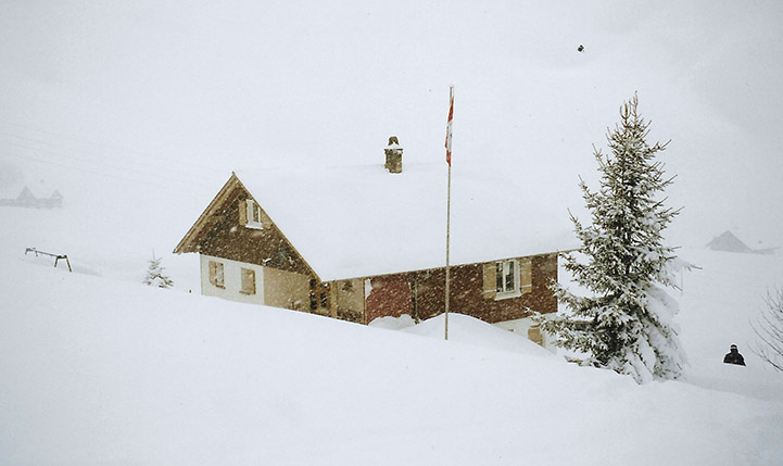 Das Gamsli im Jahr 1999, als der Winter ein schneereicher war.