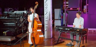 Die Künstlerin Jeanaine Jarret performte im Forum «Mittendrin bei Fröhlich» mit Dimitri Gamboni. (Bild: fd)